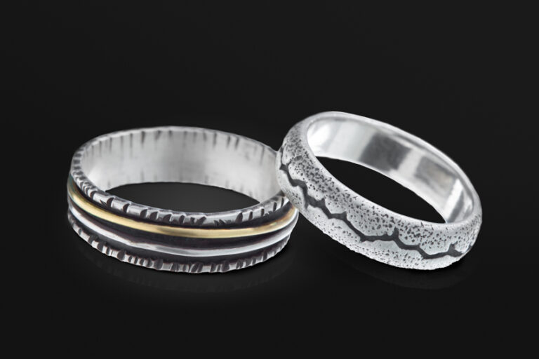 Copy work of 2 silver rings on black background. Photo by @PernillaPersson.com