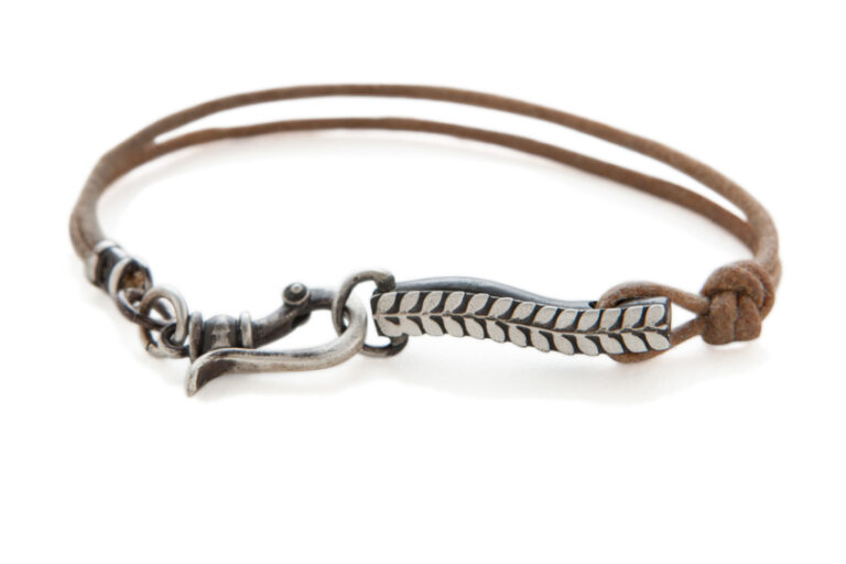 Bracelet string and silver, Claudia Kussano. Photo by @PernillaPersson.com